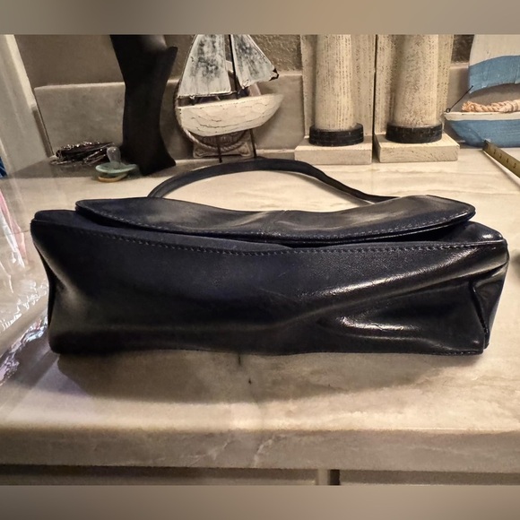 Liz Claiborne leather Elegant Shoulder Bag 9x6in. Dark Blue - Picture 5 of 12